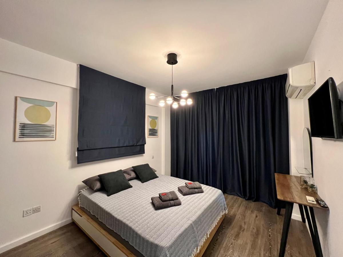 Fat Cow Apartments Larnaca Bagian luar foto