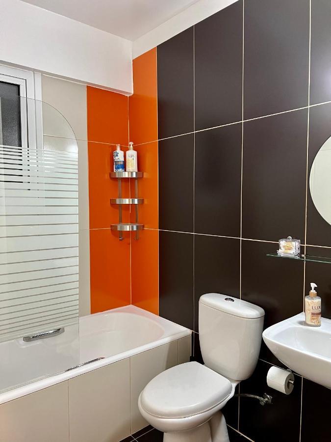 Fat Cow Apartments Larnaca Bagian luar foto