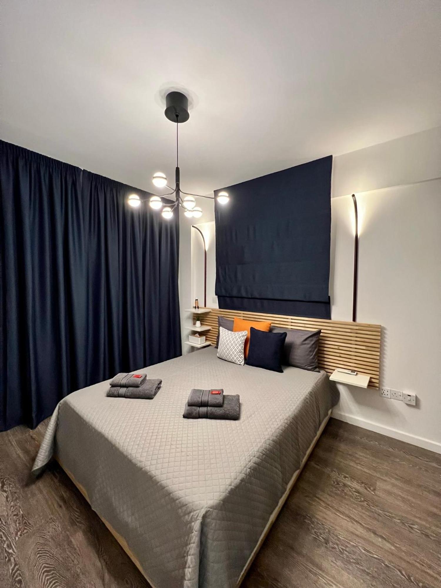 Fat Cow Apartments Larnaca Bagian luar foto