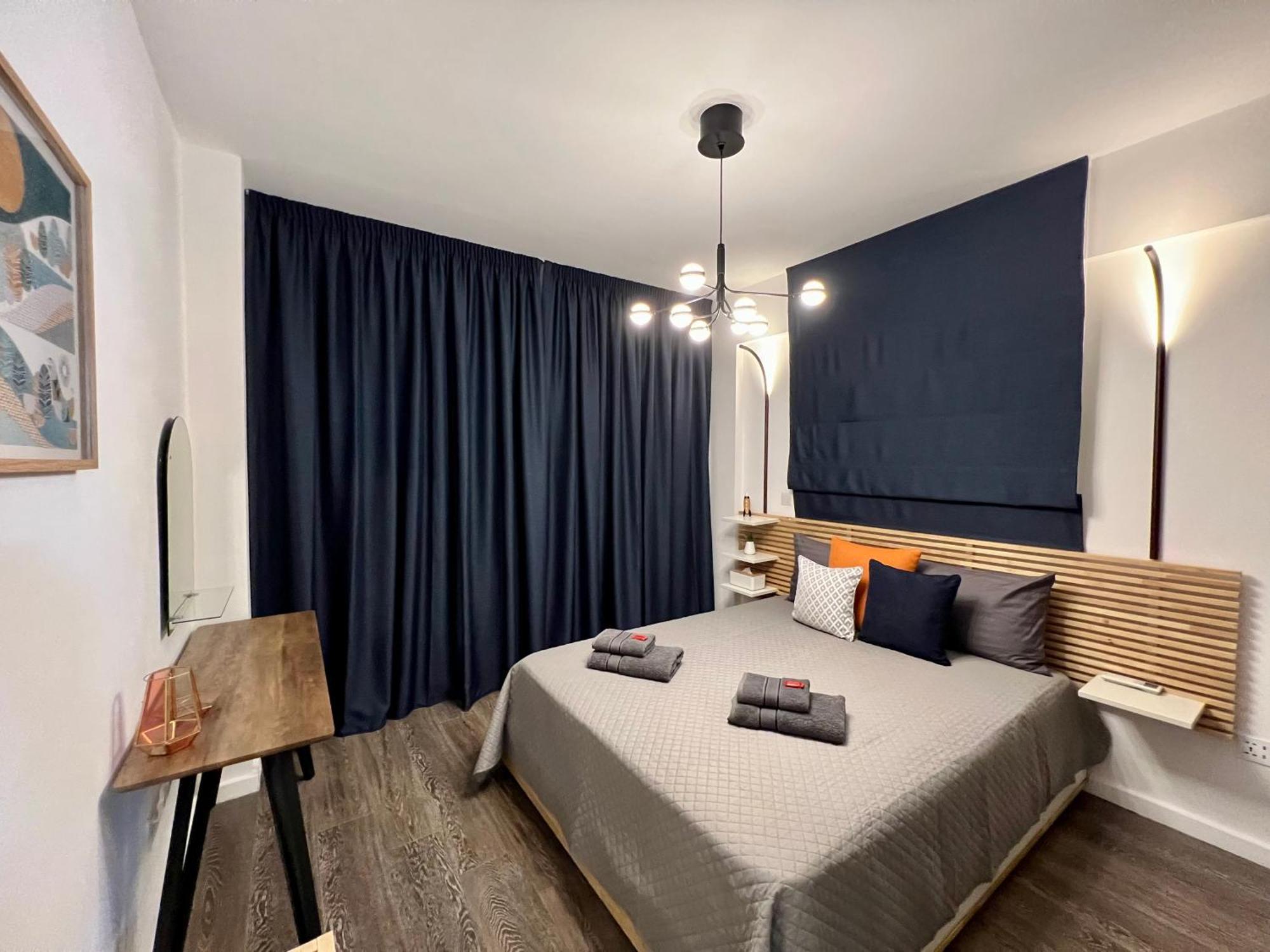 Fat Cow Apartments Larnaca Bagian luar foto