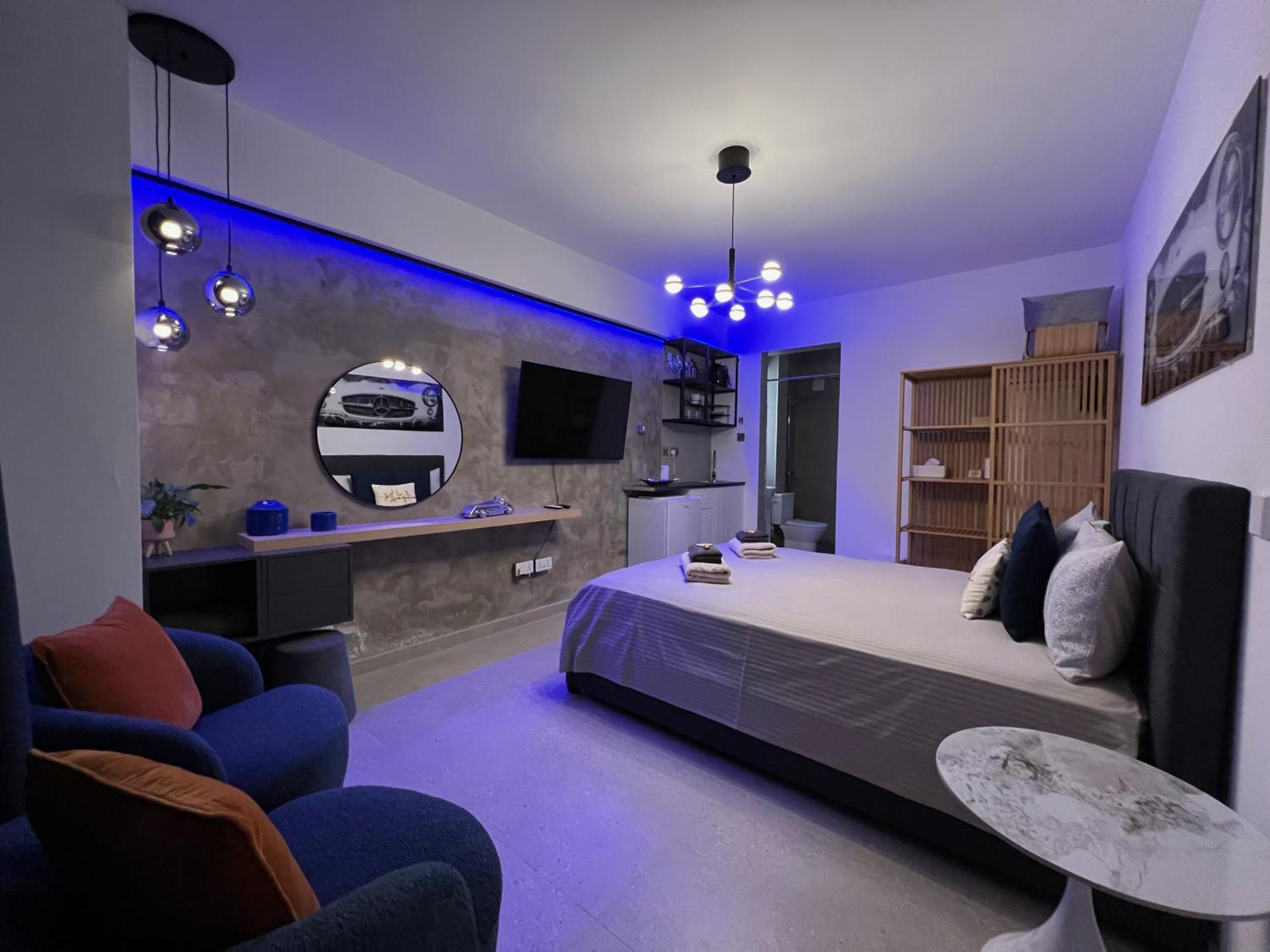 Fat Cow Apartments Larnaca Bagian luar foto
