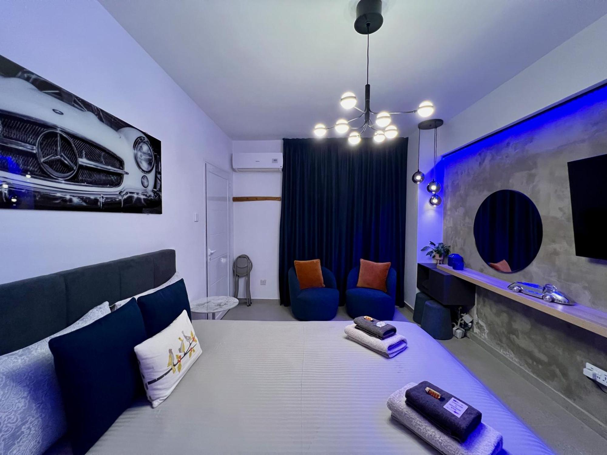 Fat Cow Apartments Larnaca Bagian luar foto